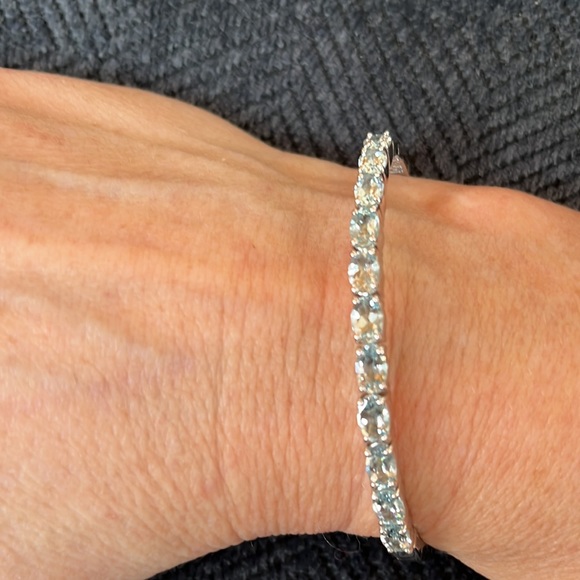 NWOT • AQUAMARINE FLEX BANGLE BRACELET - Picture 2 of 13